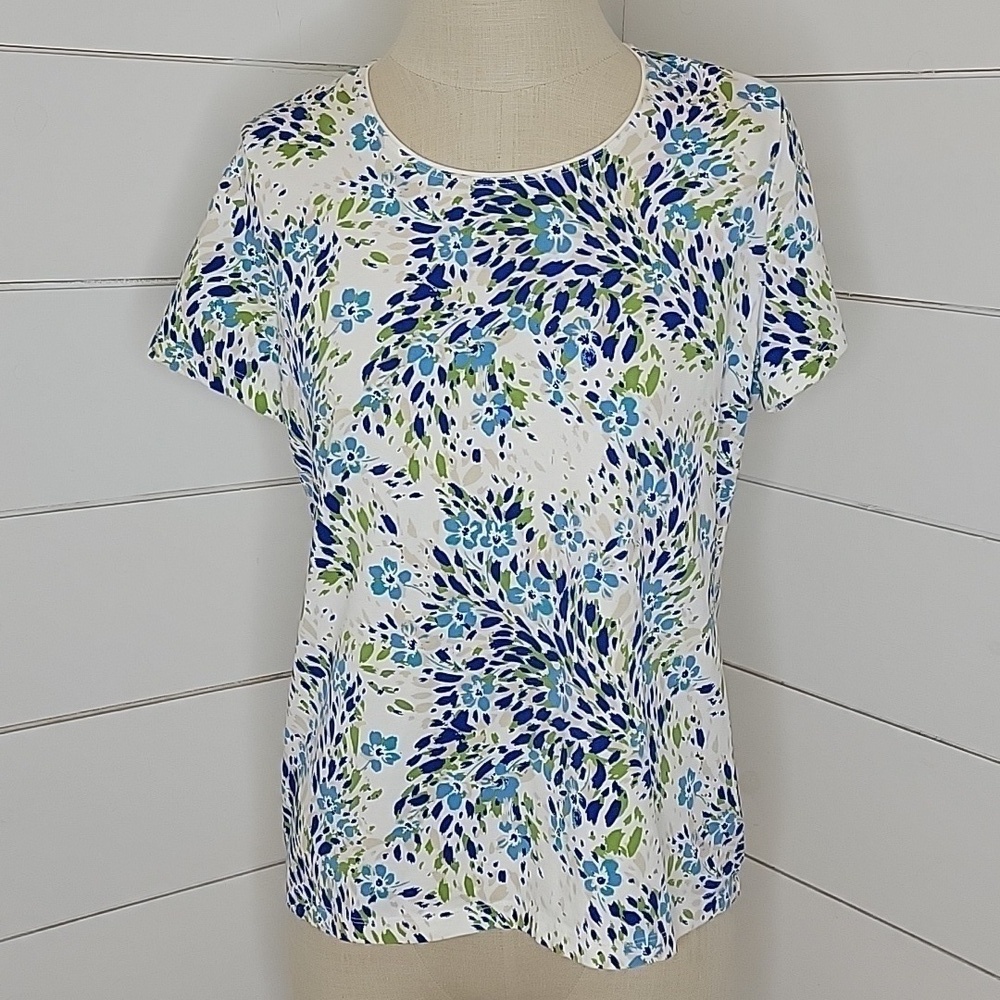Kim Rogers medium petite white with blue floral tee shirt